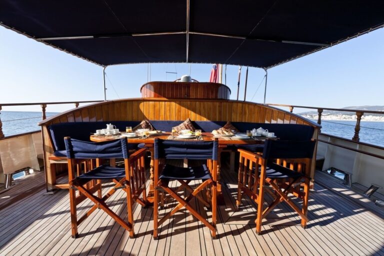 The 33m Yacht TIGERLILY OF CORNWALL