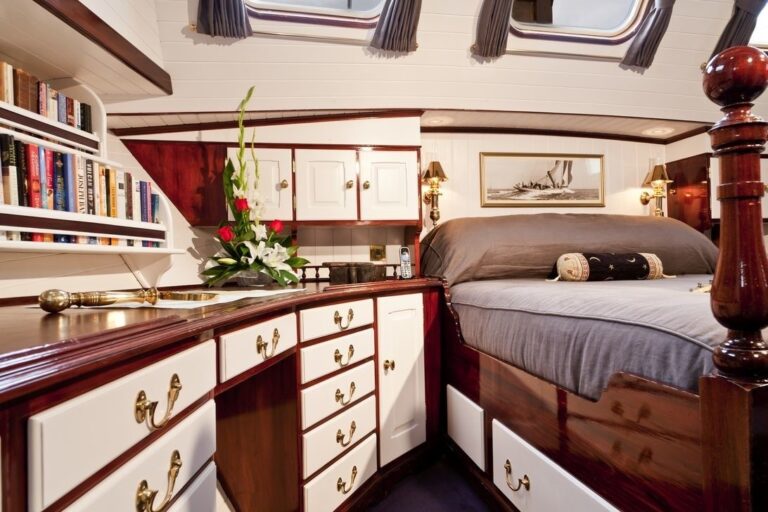 The 33m Yacht TIGERLILY OF CORNWALL