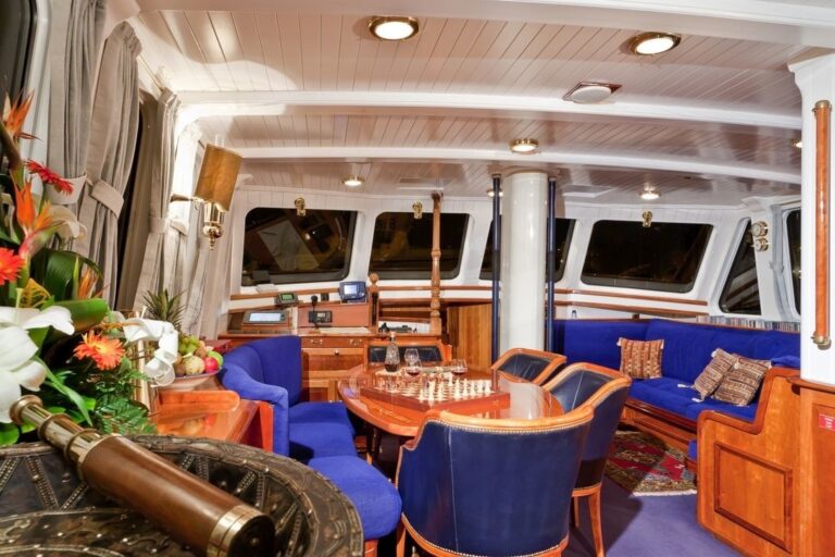 The 33m Yacht TIGERLILY OF CORNWALL
