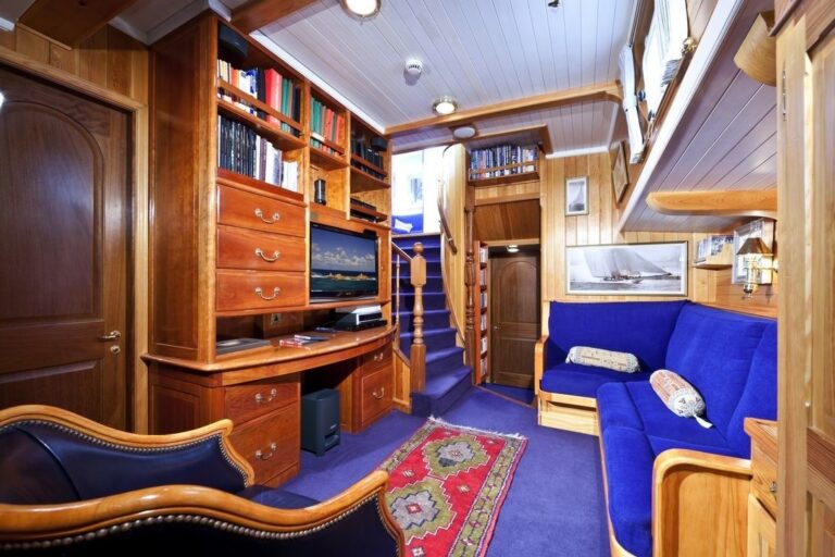 The 33m Yacht TIGERLILY OF CORNWALL