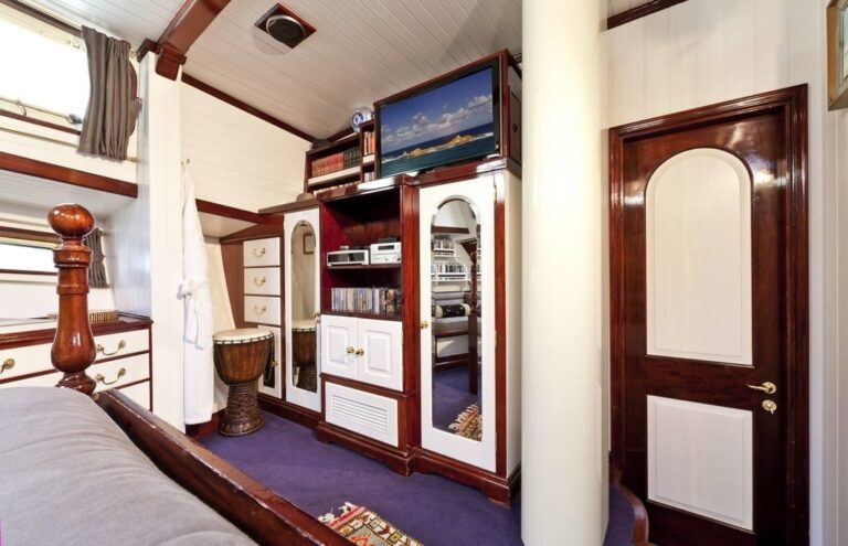The 33m Yacht TIGERLILY OF CORNWALL