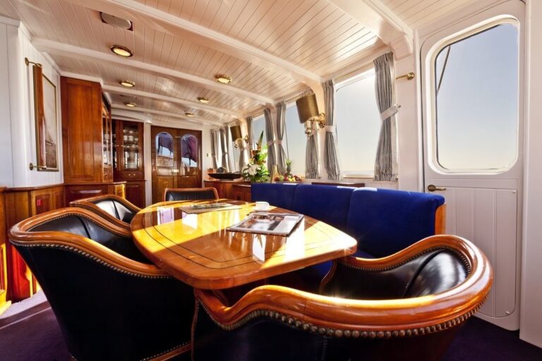 The 33m Yacht TIGERLILY OF CORNWALL