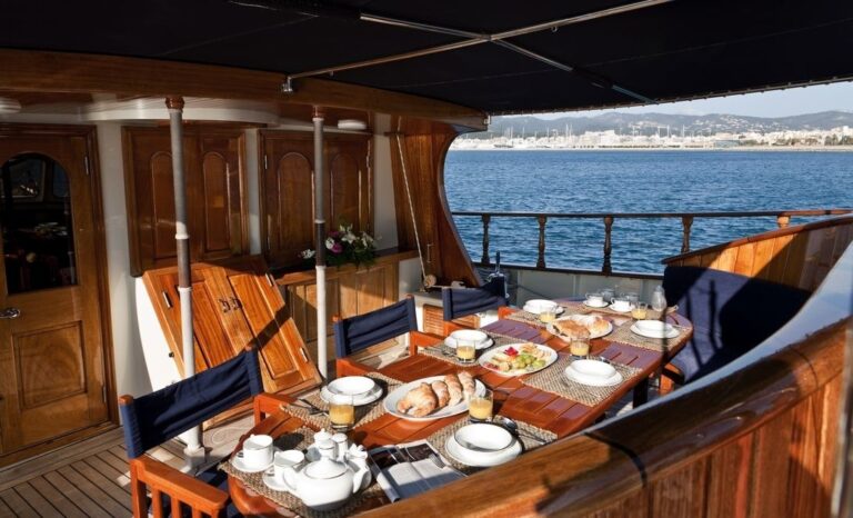 The 33m Yacht TIGERLILY OF CORNWALL