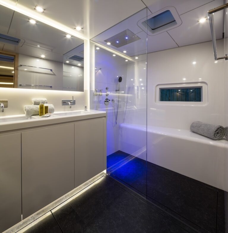 The 33m Yacht WINWIN