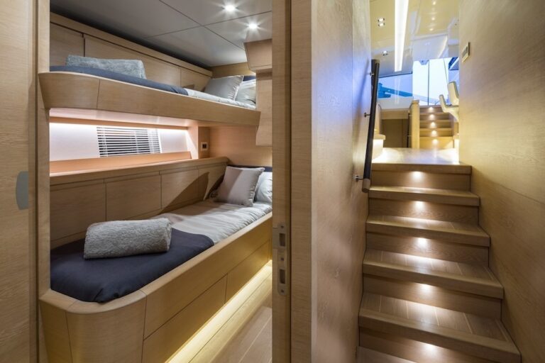 The 33m Yacht WINWIN