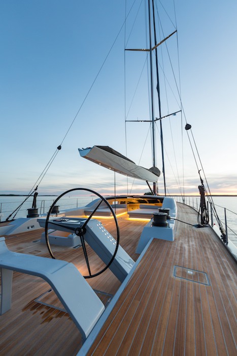 The 33m Yacht WINWIN