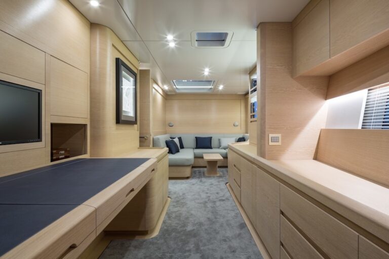 The 33m Yacht WINWIN