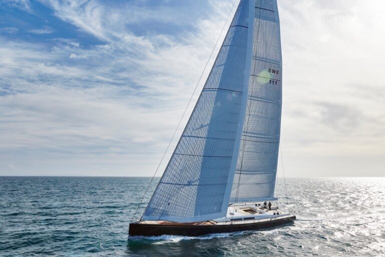 The 34m Yacht CYGNUS MONTANUS