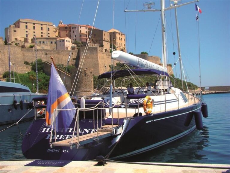 The 34m Yacht HIGHLAND BREEZE