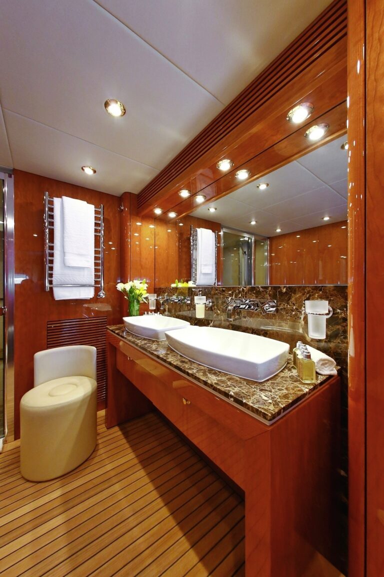 The 34m Yacht IRA