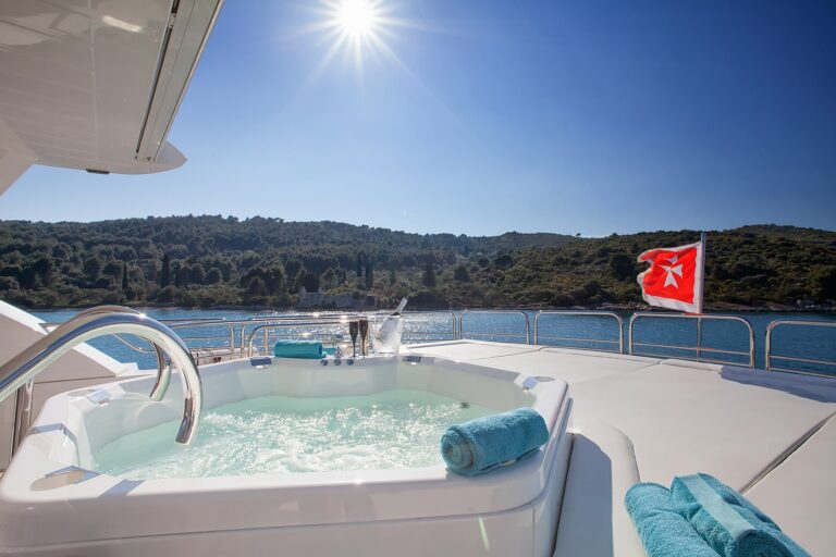 Life On Yacht IRA