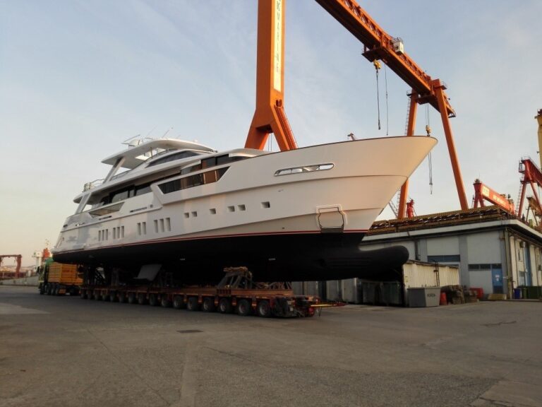 The 34m Yacht REM