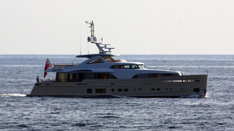 The 34m Yacht SOLIS