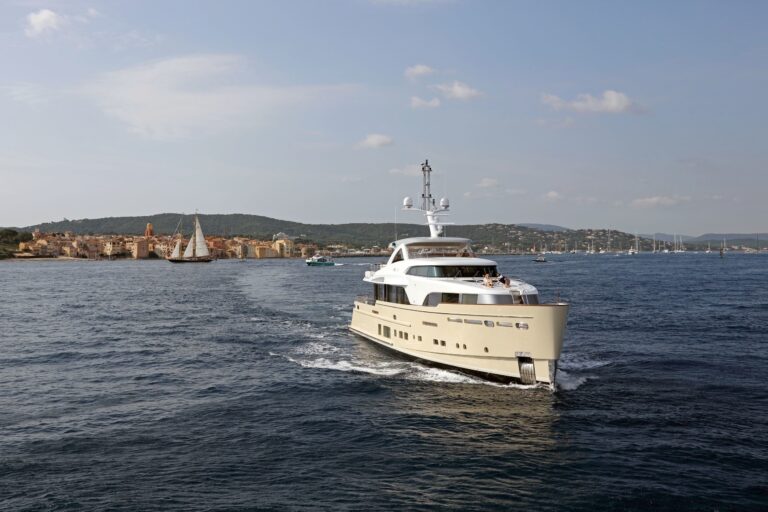 The 34m Yacht SOLIS