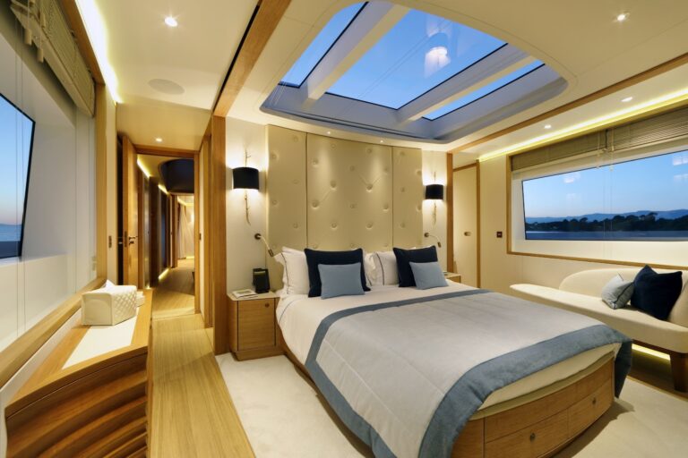 The 34m Yacht SOLIS