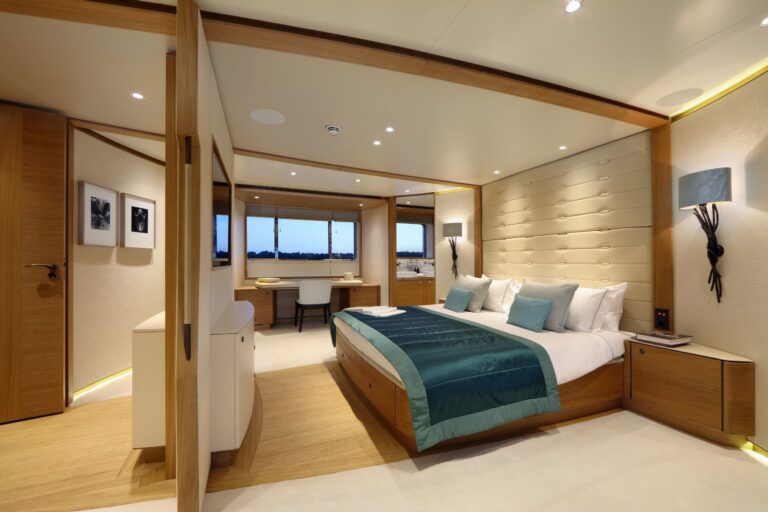 The 34m Yacht SOLIS