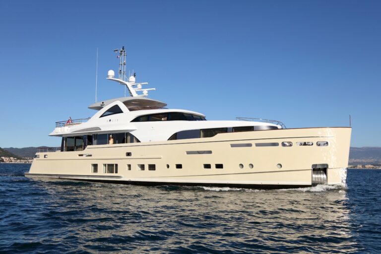 The 34m Yacht SOLIS