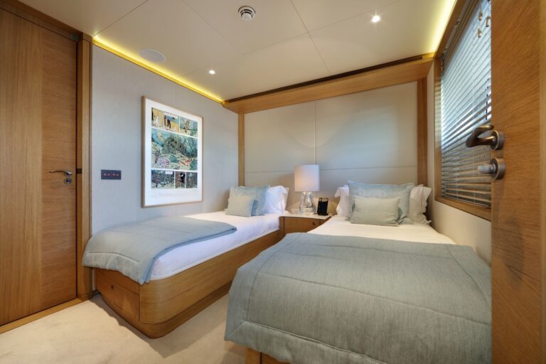The 34m Yacht SOLIS