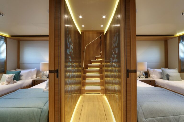The 34m Yacht SOLIS