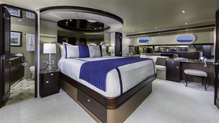 The 34m Yacht SOMETHING SOUTHERN