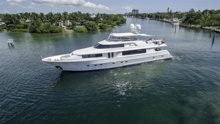 The 34m Yacht SOMETHING SOUTHERN