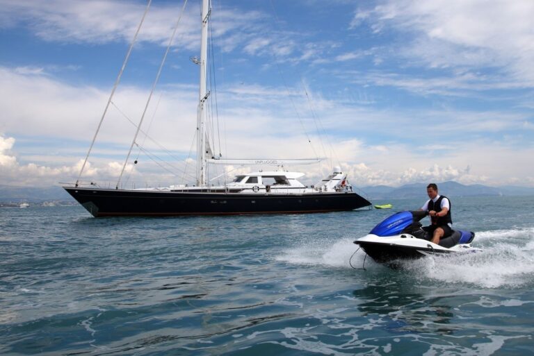 The 34m Yacht UNPLUGGED