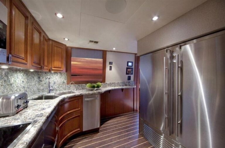 The 34m Yacht WESTPORT 112