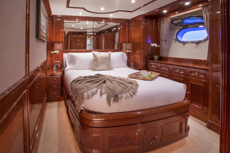 The 35m Yacht CAMARINA ROYALE