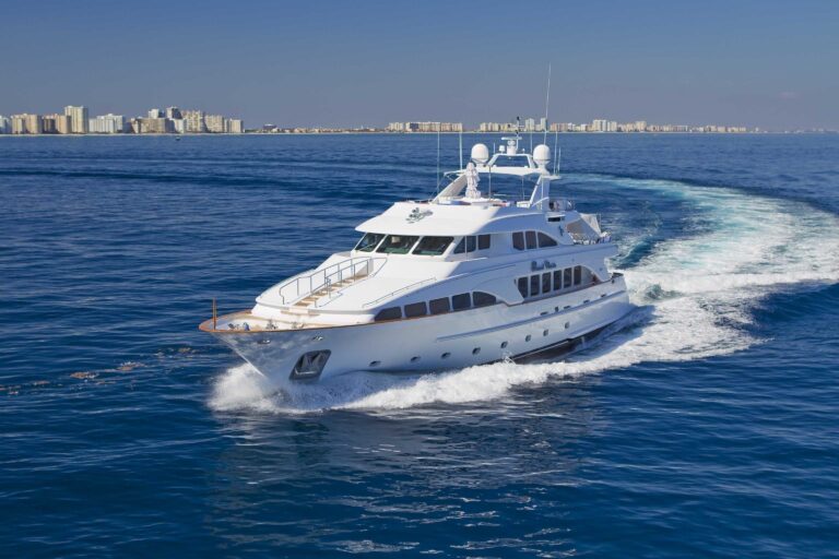 The 35m Yacht CAMARINA ROYALE