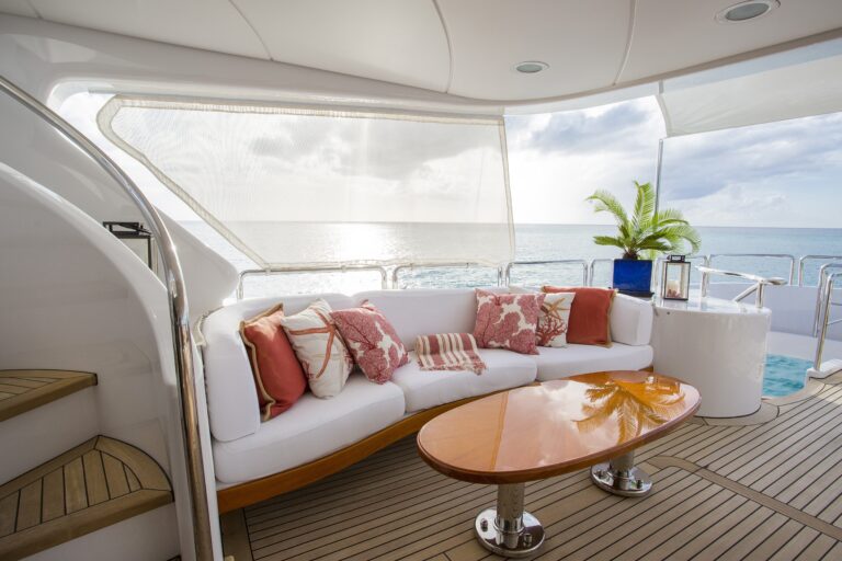 The 35m Yacht CAMARINA ROYALE