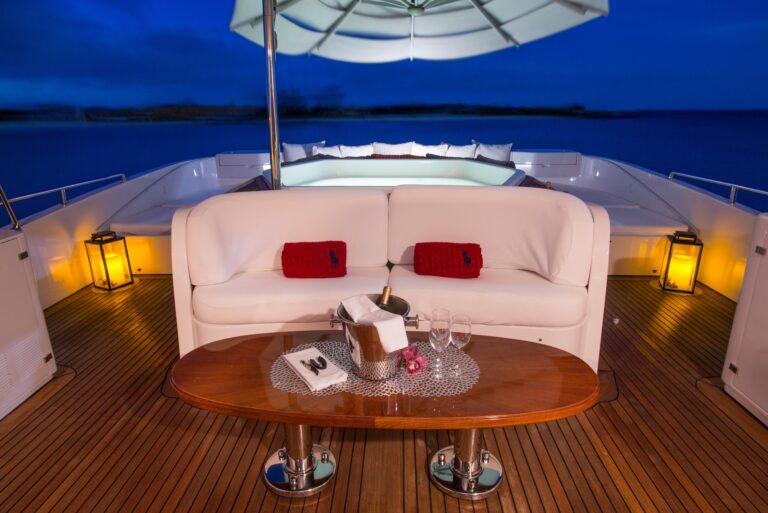The 35m Yacht CAMARINA ROYALE