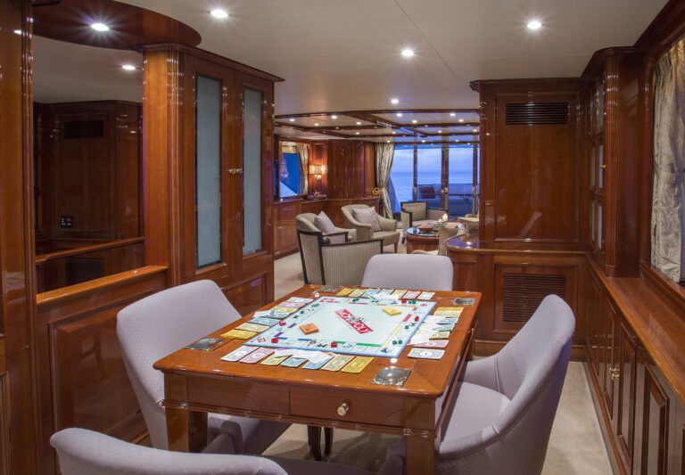 The 35m Yacht CAMARINA ROYALE