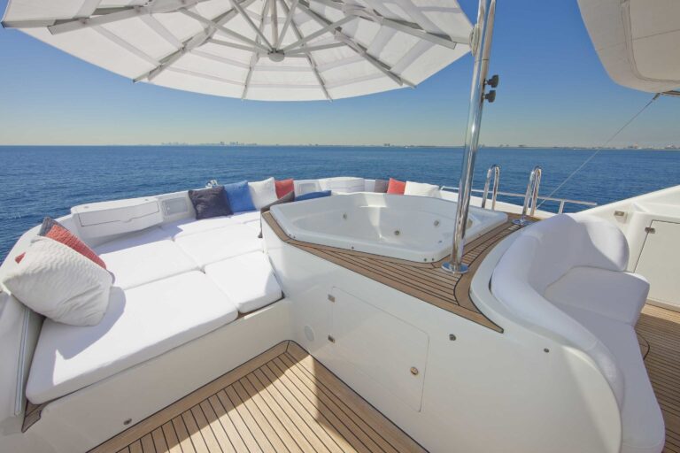 The 35m Yacht CAMARINA ROYALE