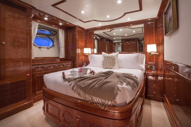 The 35m Yacht CAMARINA ROYALE