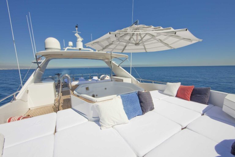 The 35m Yacht CAMARINA ROYALE