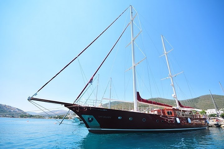 Premier Overview On Board Yacht CASA DELL ARTE II