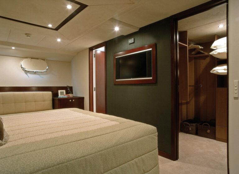 Guest double cabin