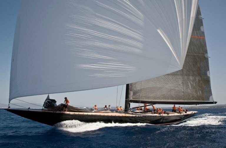 The 35m Yacht FIREFLY