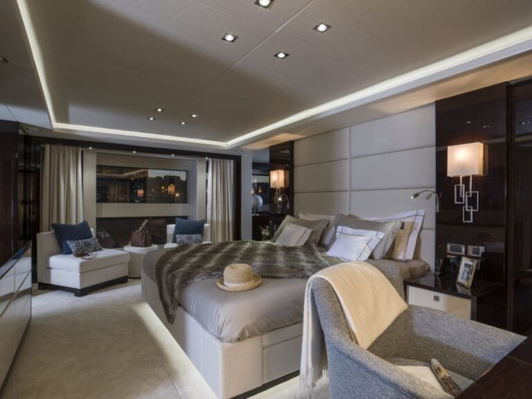The 35m Yacht FLEUR