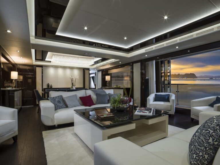 The 35m Yacht FLEUR