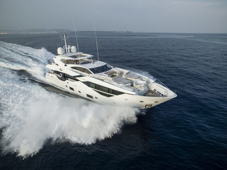 The 35m Yacht FLEUR
