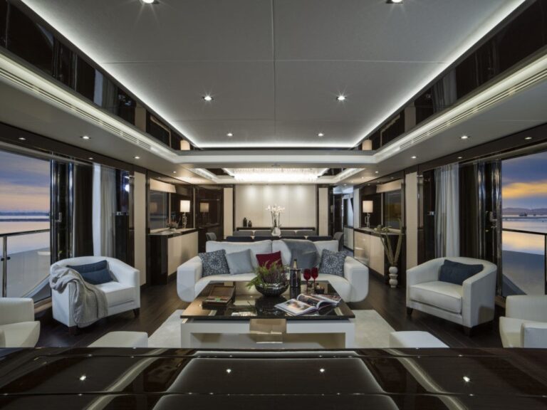 The 35m Yacht FLEUR