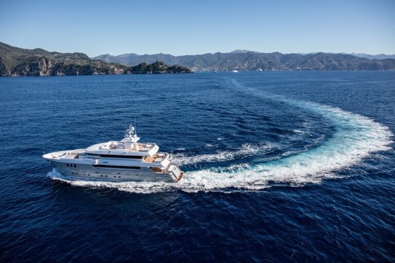 The 35m Yacht GIPSY