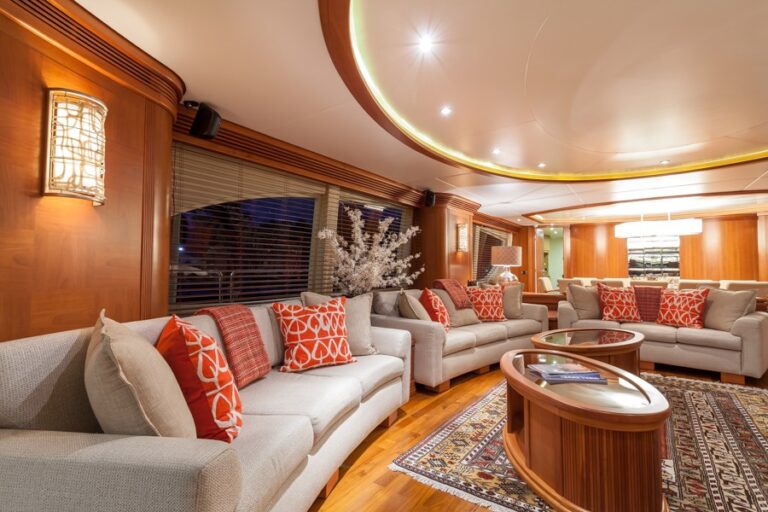 The 35m Yacht HAPPY HOUR