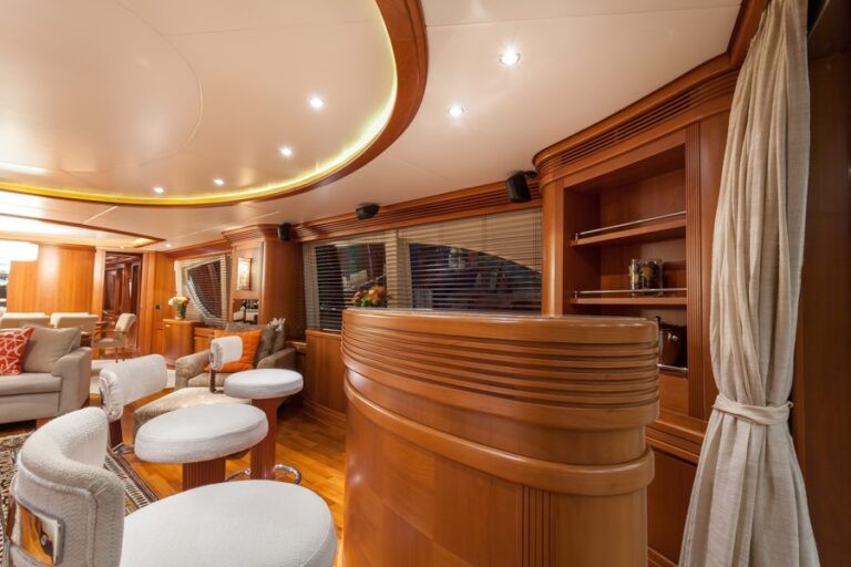 The 35m Yacht HAPPY HOUR