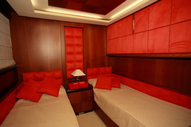 The 35m Yacht HYE SEAS II