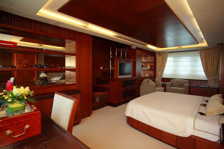 The 35m Yacht HYE SEAS II