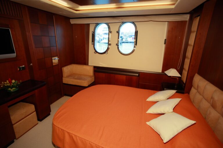The 35m Yacht HYE SEAS II