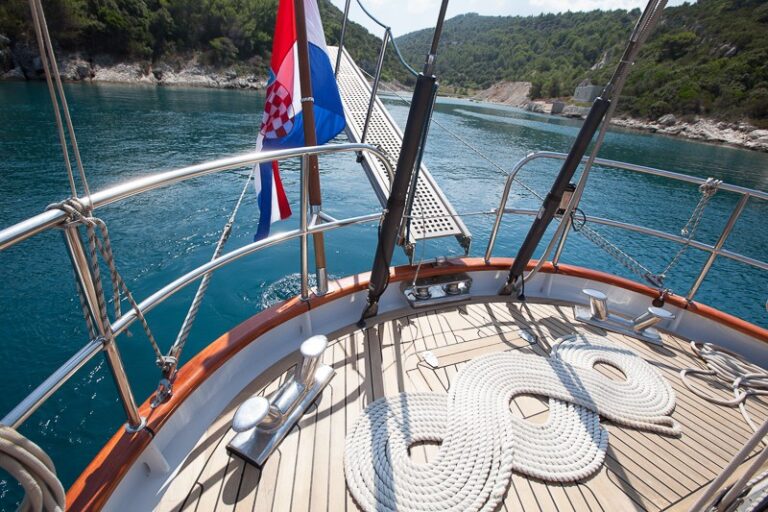The 35m Yacht LAURAN