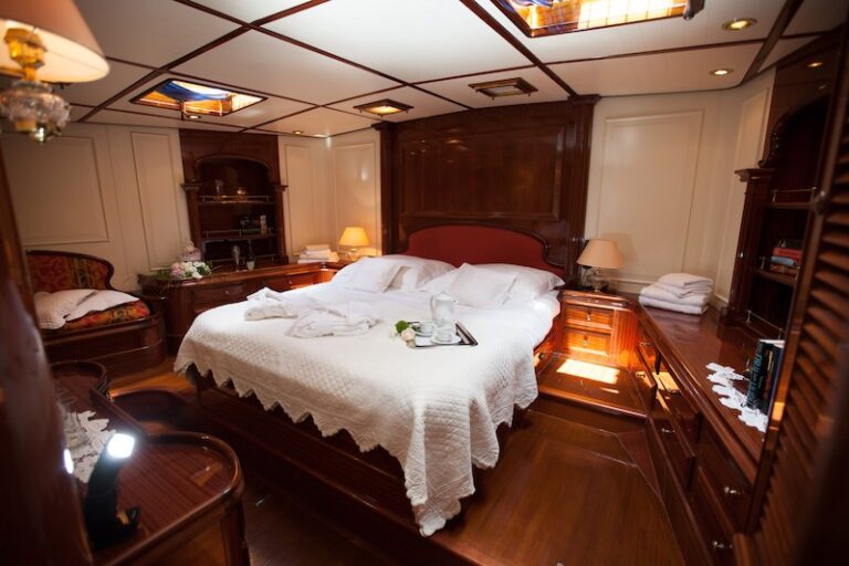 The 35m Yacht LAURAN